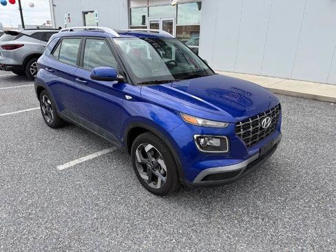 Used 2026 Hyundai Venue SEL FWD image 2