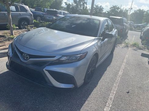 Used 2021 Toyota Camry SE w/ Convenience Package FWD image 2