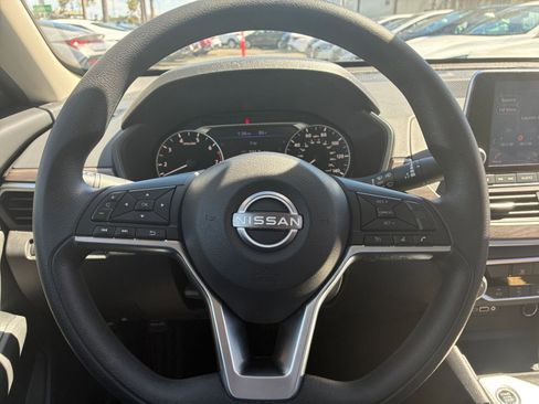 Used 2025 Nissan Altima 2.5 SV image 28