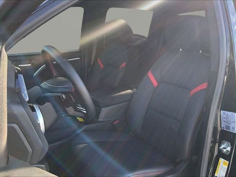 Used 2025 Chevrolet Colorado Z71 w/ Technology Package image 23