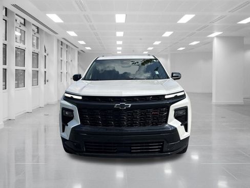 Used 2025 Chevrolet Traverse RS FWD image 2
