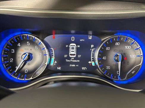 Used 2025 Chrysler Pacifica Select FWD image 25