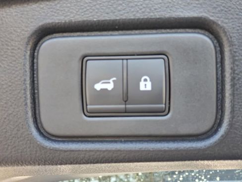 Used 2025 Nissan Pathfinder SL image 16