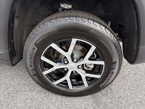 Used 2025 Jeep Grand Cherokee Limited AWD/4WD image 18