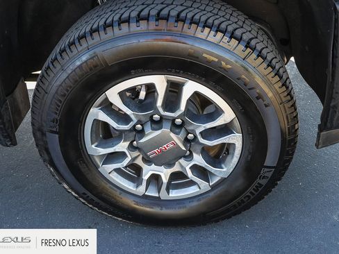 Used 2025 GMC Sierra 3500 SLE w/ SLE Convenience Package AWD/4WD image 9