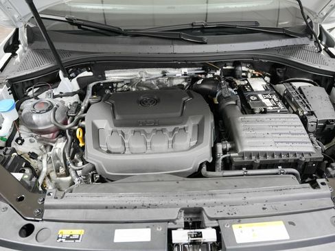 Used 2024 Volkswagen Tiguan SE R-Line AWD/4WD image 41