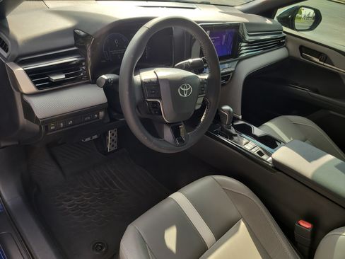 Used 2025 Toyota Camry SE w/ Convenience Package FWD image 18