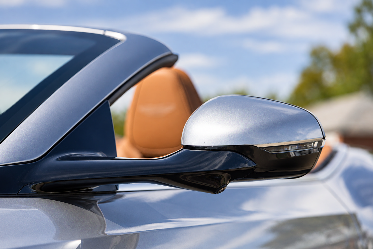 Used 2024 Aston Martin DB12 Convertible RWD image 28