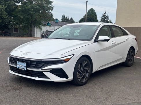 Certified 2024 Hyundai Elantra Limited FWD image 12