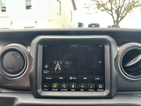 Used 2023 Jeep Gladiator Sport AWD/4WD image 44