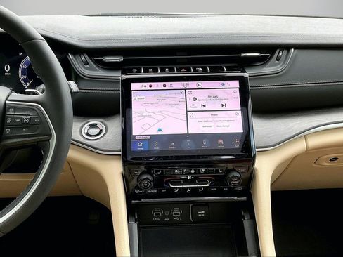 Certified 2024 Jeep Grand Cherokee Limited w/ Luxury Tech Group II AWD/4WD image 13