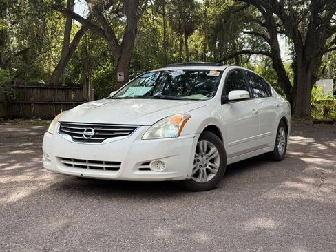 Used 2010 Nissan Altima 2.5 S w/ Convenience Plus Pkg FWD image 1