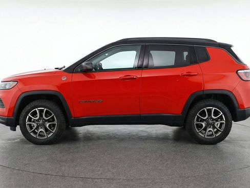 Used 2025 Jeep Compass Trailhawk AWD/4WD image 5