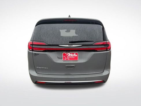 Used 2023 Chrysler Pacifica Touring-L FWD image 5