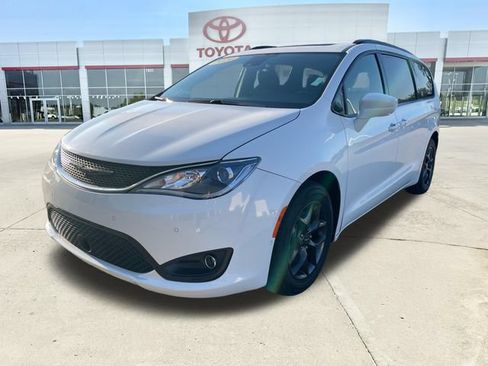 Used 2020 Chrysler Pacifica Touring-L Plus FWD image 7