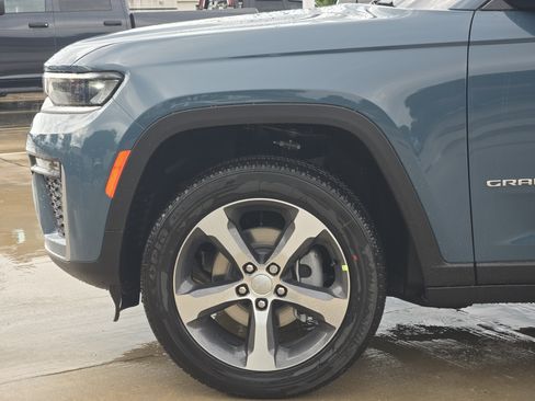 New 2026 Jeep Grand Cherokee Limited RWD image 5