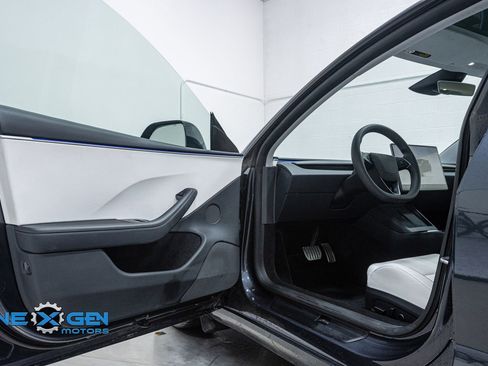 Used 2024 Tesla Model 3 Performance image 9