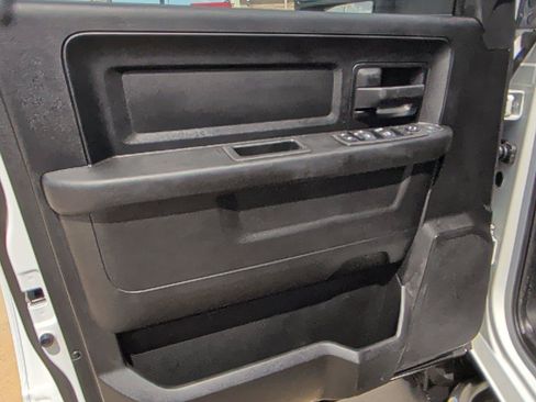 Used 2024 RAM 2500 Tradesman w/ Chrome Appearance Group AWD/4WD image 15