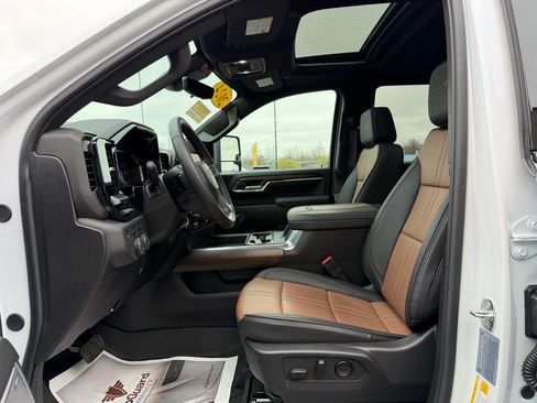 Used 2024 Chevrolet Silverado 2500 High Country w/ Technology Package image 14