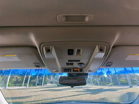 Used 2019 Cadillac Escalade ESV Luxury image 25