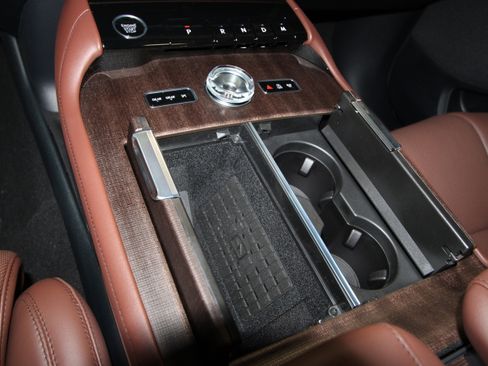 New 2026 Lincoln Navigator Reserve AWD/4WD image 15