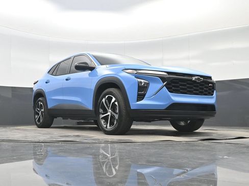 Used 2024 Chevrolet Trax RS w/ Sunroof Package FWD image 33