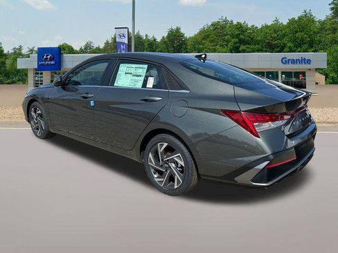 New 2026 Hyundai Elantra Limited FWD image 3