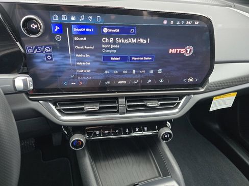 New 2026 Chevrolet Equinox EV LT image 15