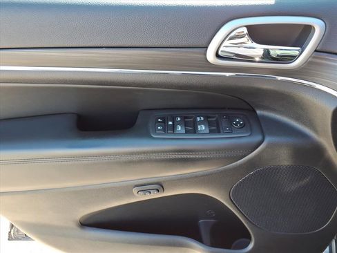 Used 2022 Jeep Grand Cherokee Limited image 16