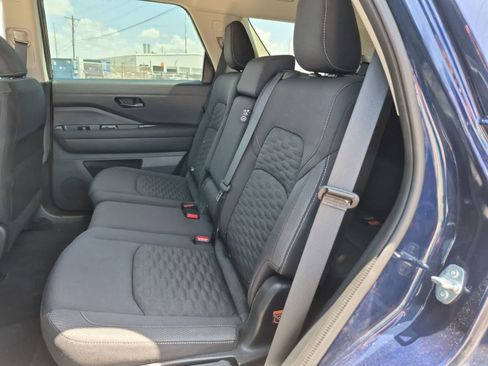 Used 2025 Nissan Pathfinder SV FWD image 23