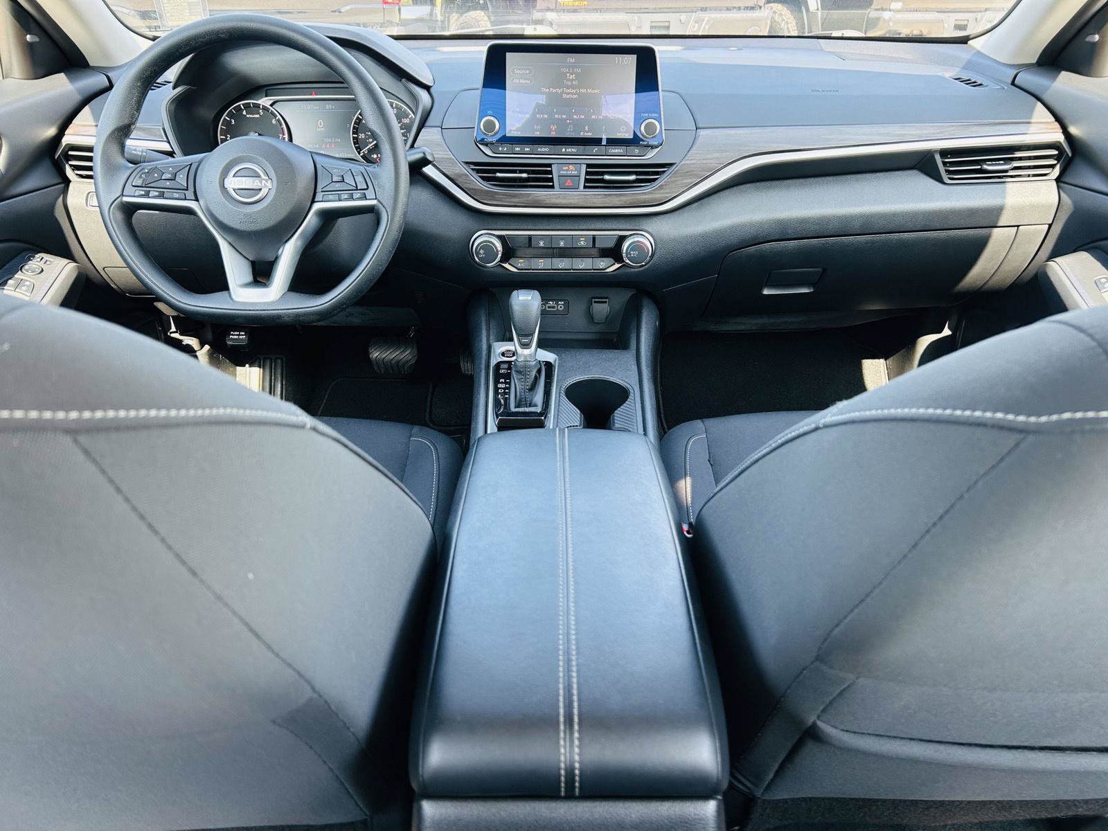 Used 2025 Nissan Altima 2.5 SV FWD image 20