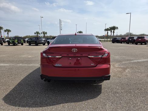 Used 2025 Toyota Camry SE image 6
