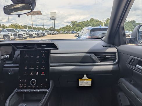 New 2027 GMC Terrain Elevation w/ Elevation Premium Package AWD/4WD image 4