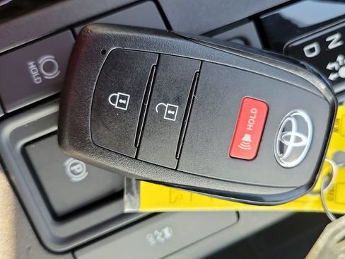 Used 2026 Toyota Prius XLE FWD image 37
