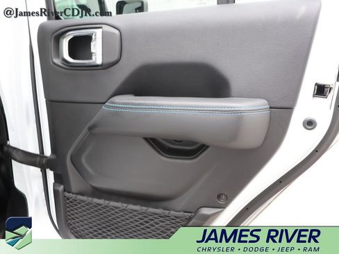 Used 2023 Jeep Wrangler Unlimited Rubicon 4xe w/ Cold Weather Group AWD/4WD image 11