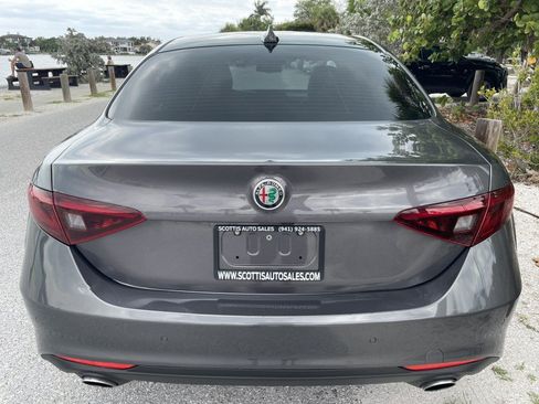 Used 2017 Alfa Romeo Giulia RWD image 33