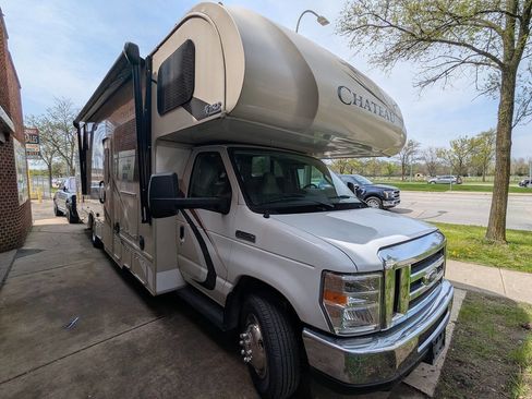 Used 2017 Ford E-450 and Econoline 450 Super Duty w/ Motorhome Prep Package RWD image 1