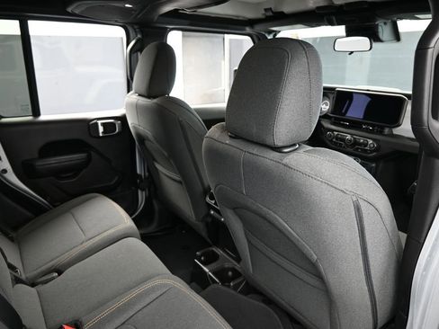 Certified 2024 Jeep Gladiator Sport image 43