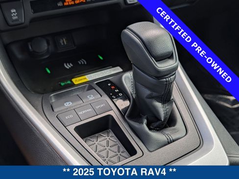 Used 2025 Toyota RAV4 XLE image 30
