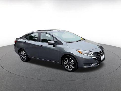 Used 2025 Nissan Versa SV FWD image 2