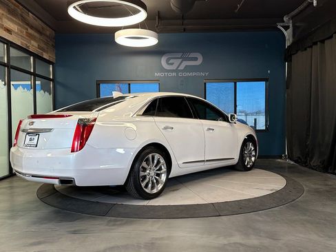 Used 2016 Cadillac XTS Premium image 3