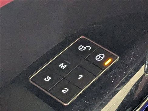 Used 2019 Land Rover Range Rover Sport HST image 11