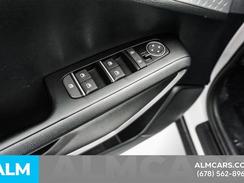 Used 2025 Kia Soul LX w/ LX Technology Package FWD image 39