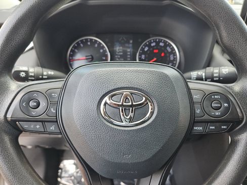 Certified 2021 Toyota RAV4 XLE w/ Convenience Package FWD image 22
