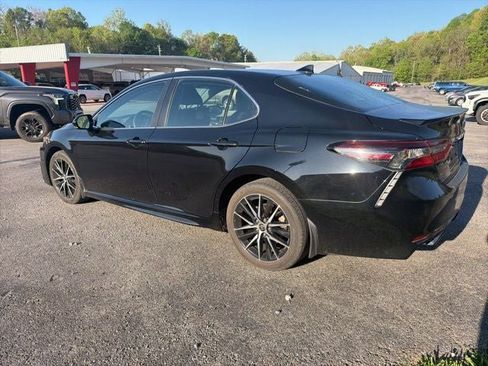 Used 2022 Toyota Camry SE w/ Convenience Package FWD image 8
