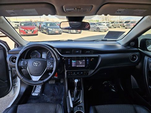 Used 2017 Toyota Corolla SE image 18