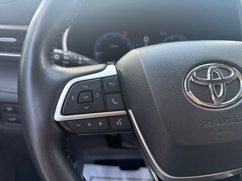 Used 2024 Toyota Highlander Limited FWD image 23