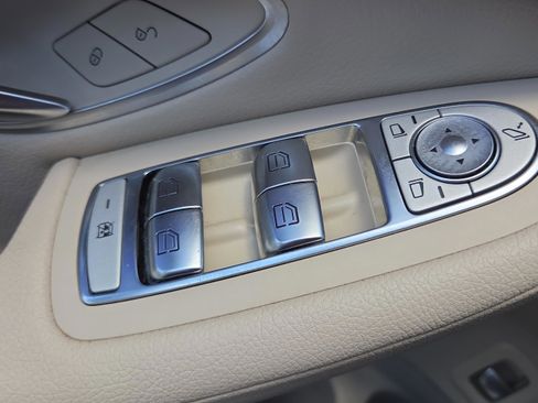 Used 2020 Mercedes-Benz GLC 300 4MATIC image 33