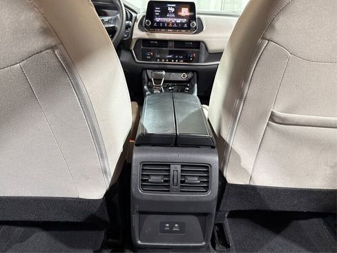 Used 2023 Nissan Rogue SV image 91