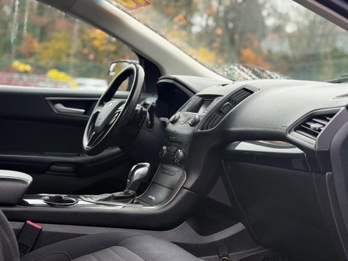 Used 2018 Ford Edge SE image 4